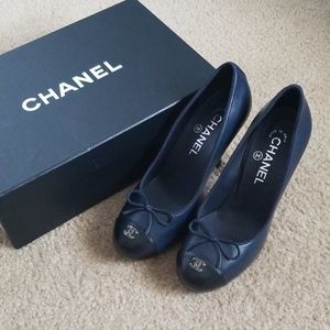 Chanel cc pump